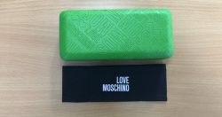 Love Moschino zöld kemény tok + törlőkendő